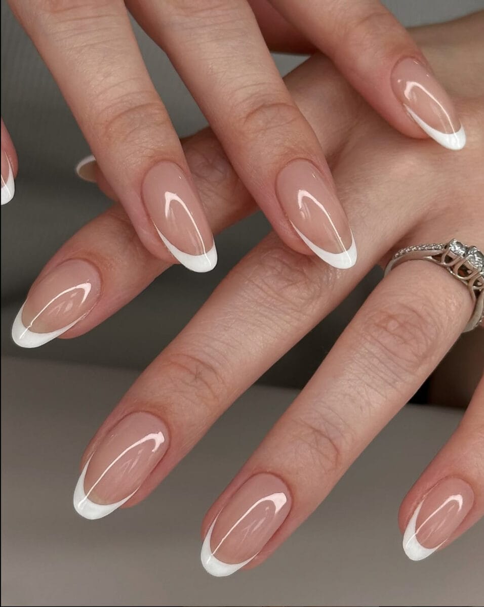 French manicure nails by @bysamanthacelina